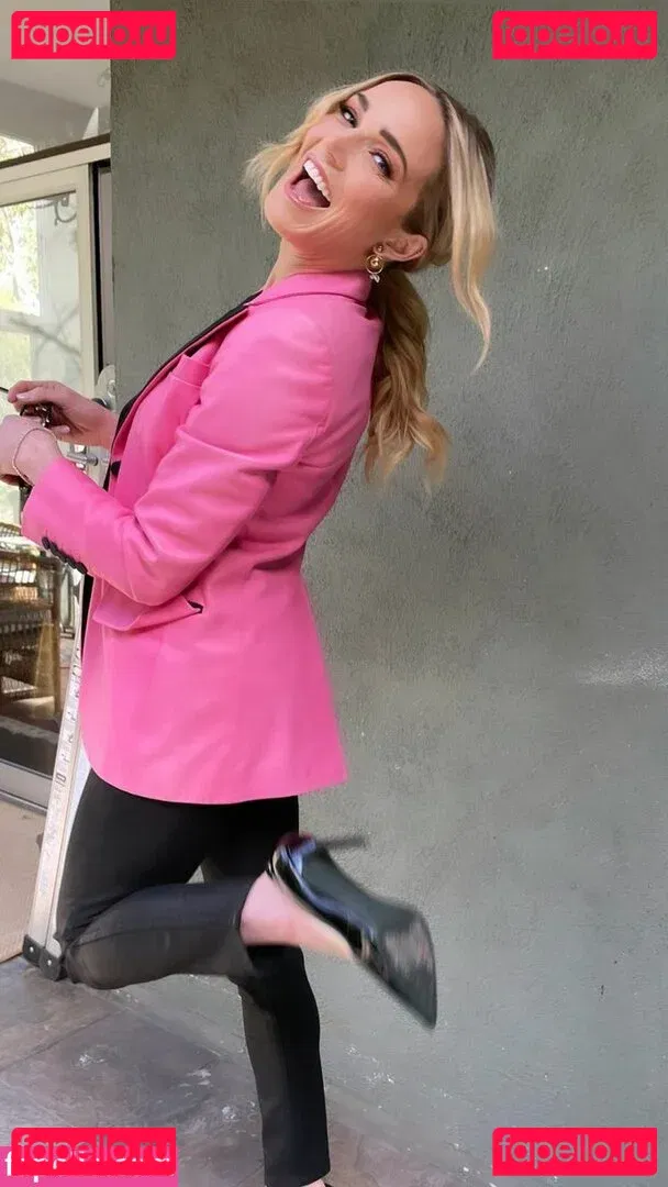 Caity Lotz Onlyfans Photo Gallery 