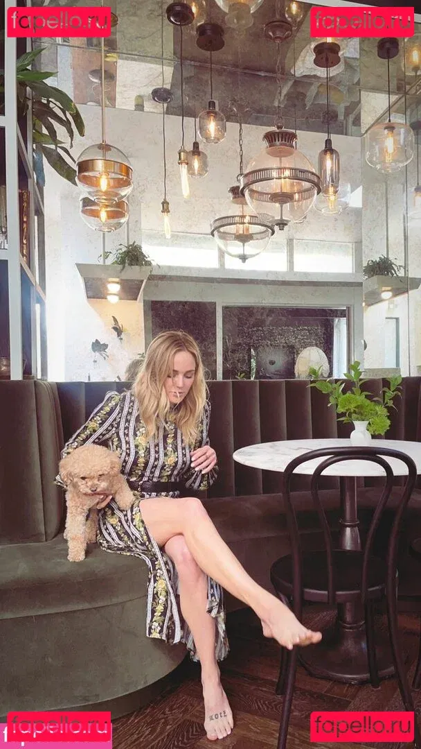 Caity Lotz Onlyfans Photo Gallery 