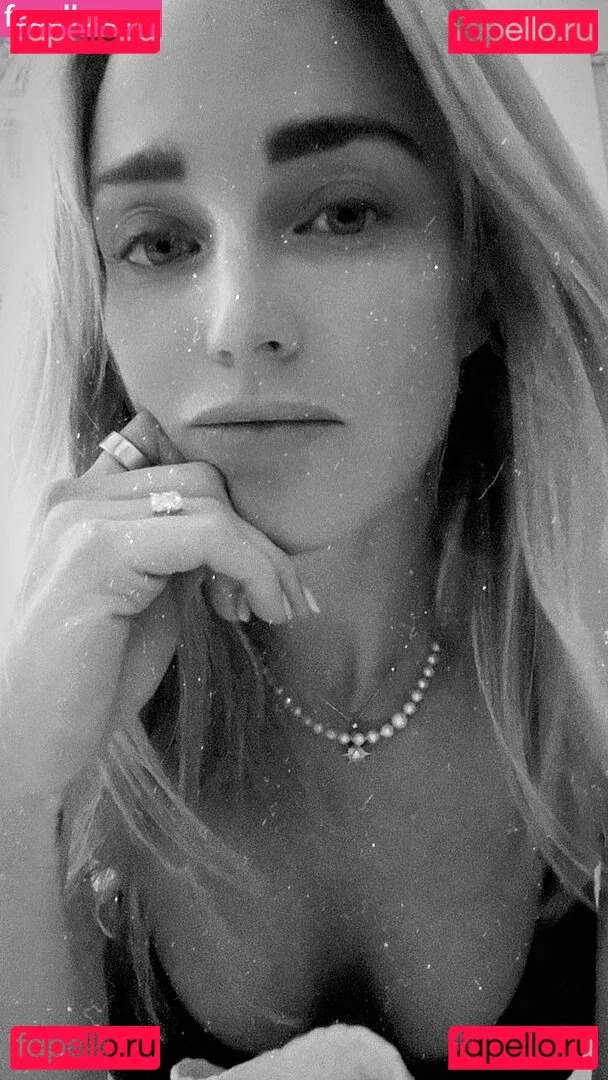 Caity Lotz Onlyfans Photo Gallery 