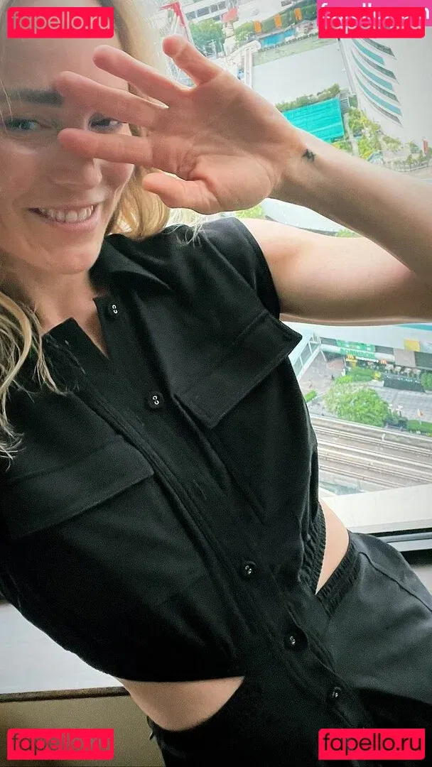 Caity Lotz Onlyfans Photo Gallery 