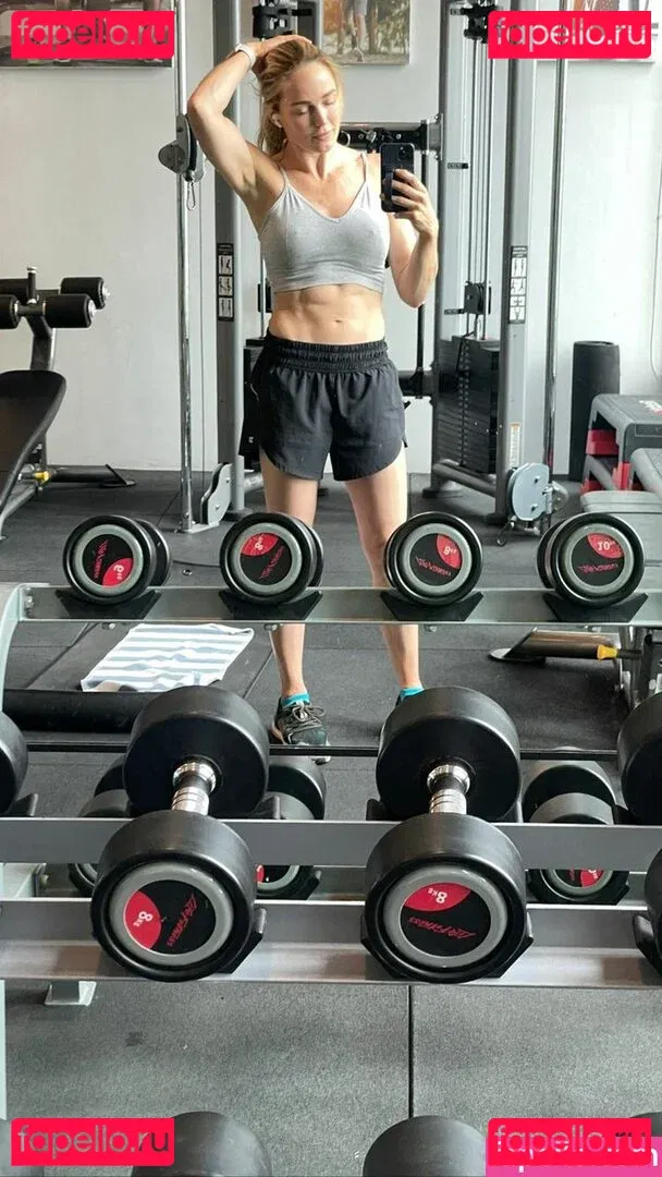 Caity Lotz Onlyfans Photo Gallery 