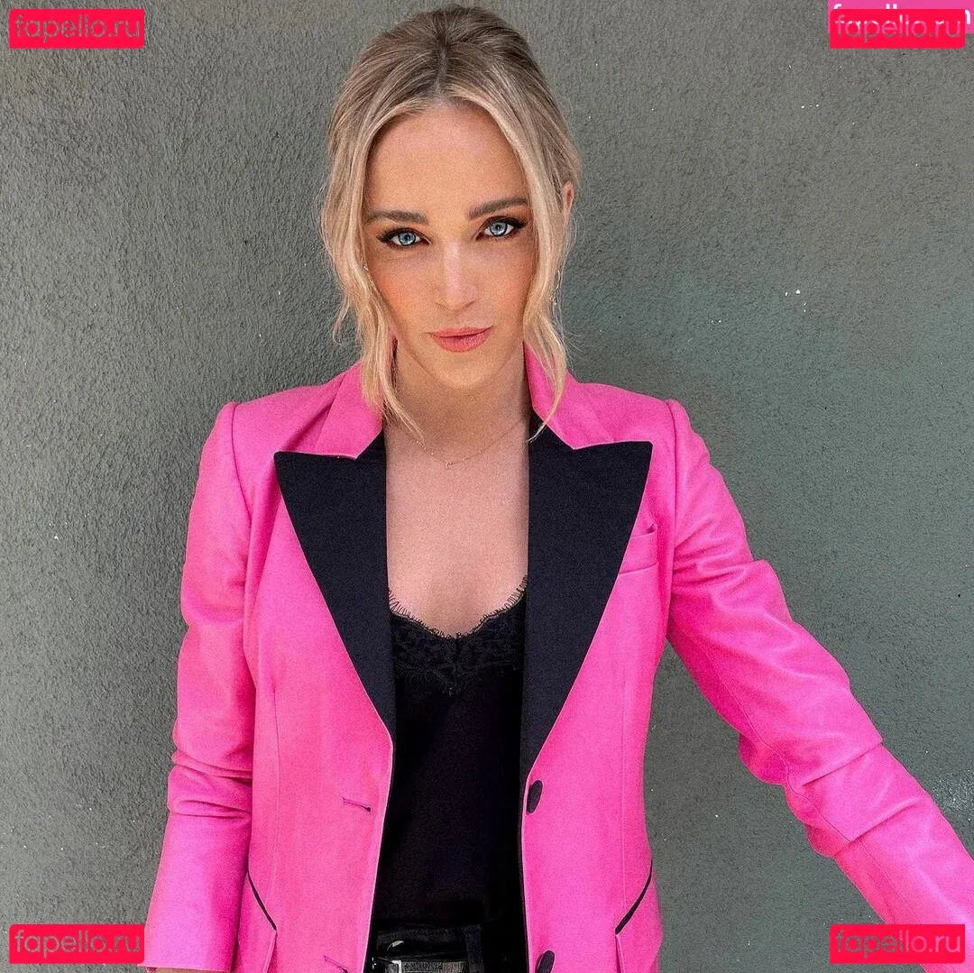 Caity Lotz Onlyfans Photo Gallery 