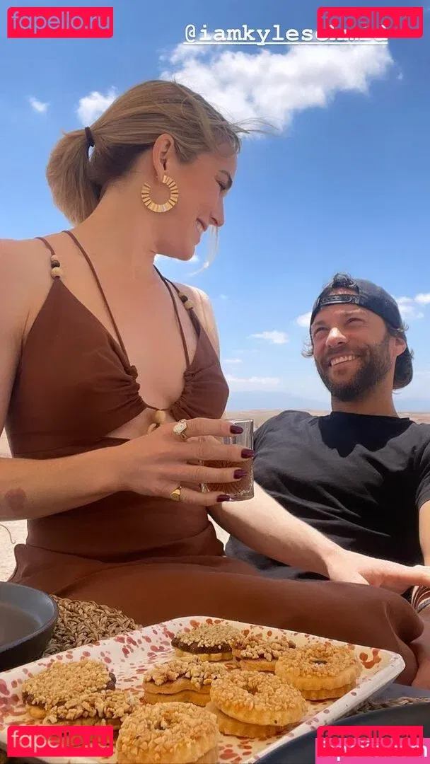 Caity Lotz Onlyfans Photo Gallery 