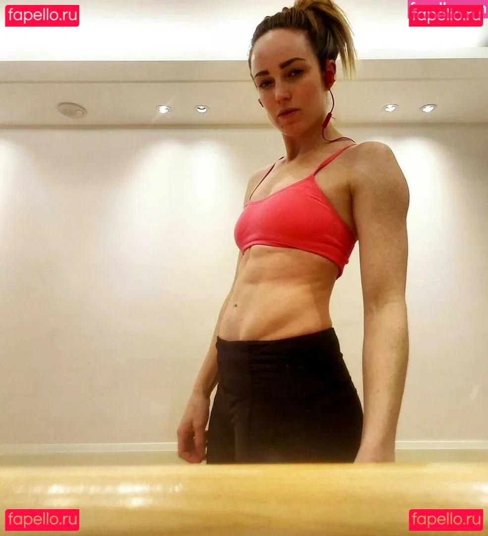 Caity Lotz Onlyfans Photo Gallery 