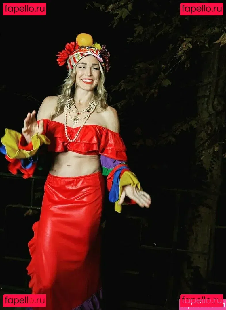 Caity Lotz Onlyfans Photo Gallery 