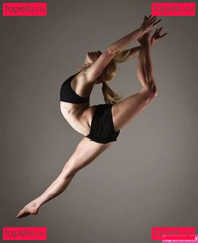 Caity Lotz Onlyfans Photo Gallery 