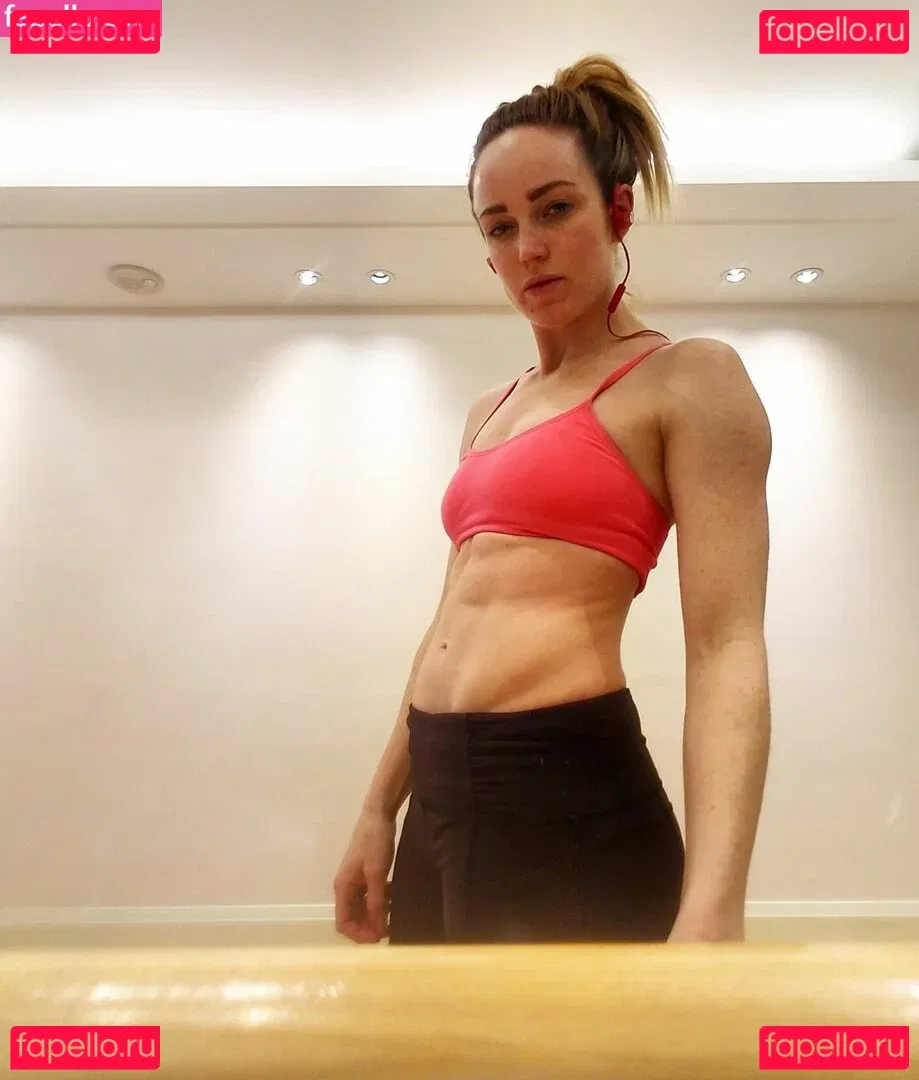 Caity Lotz Onlyfans Photo Gallery 