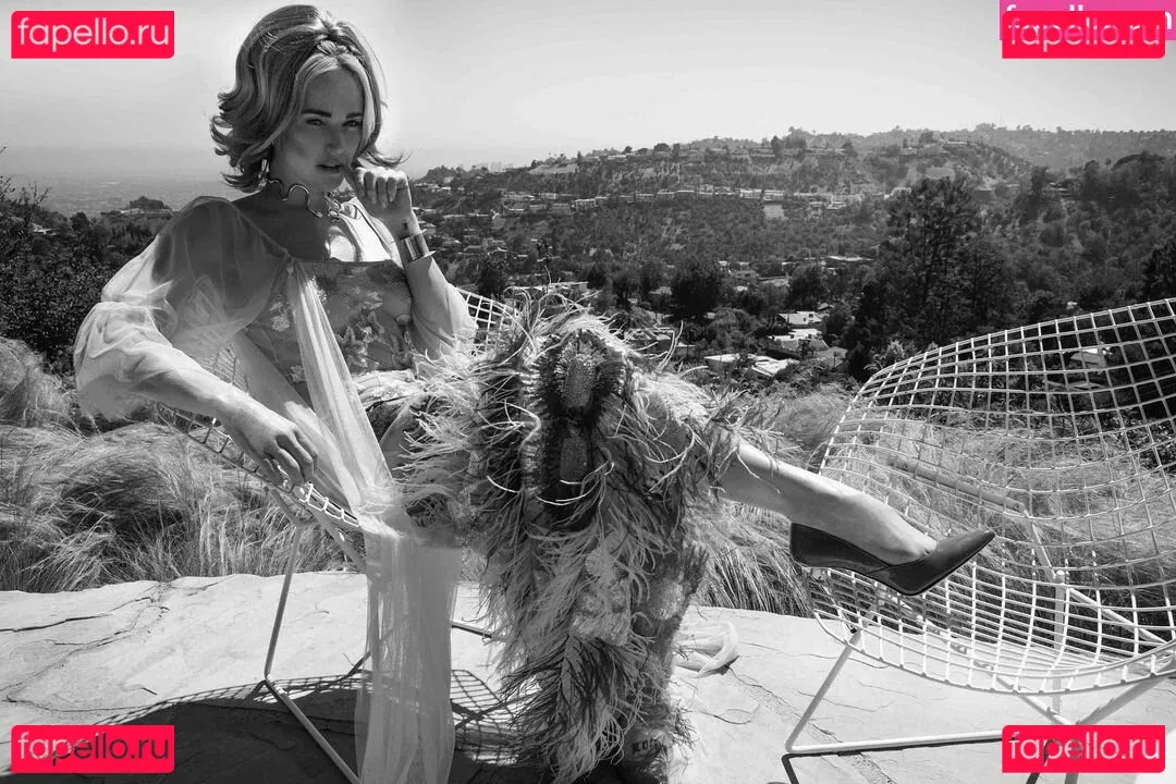 Caity Lotz Onlyfans Photo Gallery 