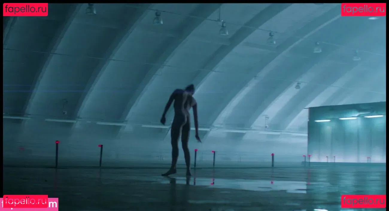 Caity Lotz Onlyfans Photo Gallery 