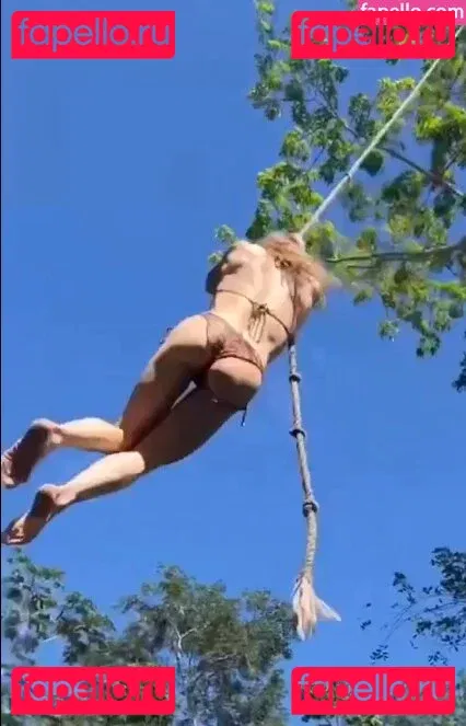 Caity Lotz Onlyfans Photo Gallery 