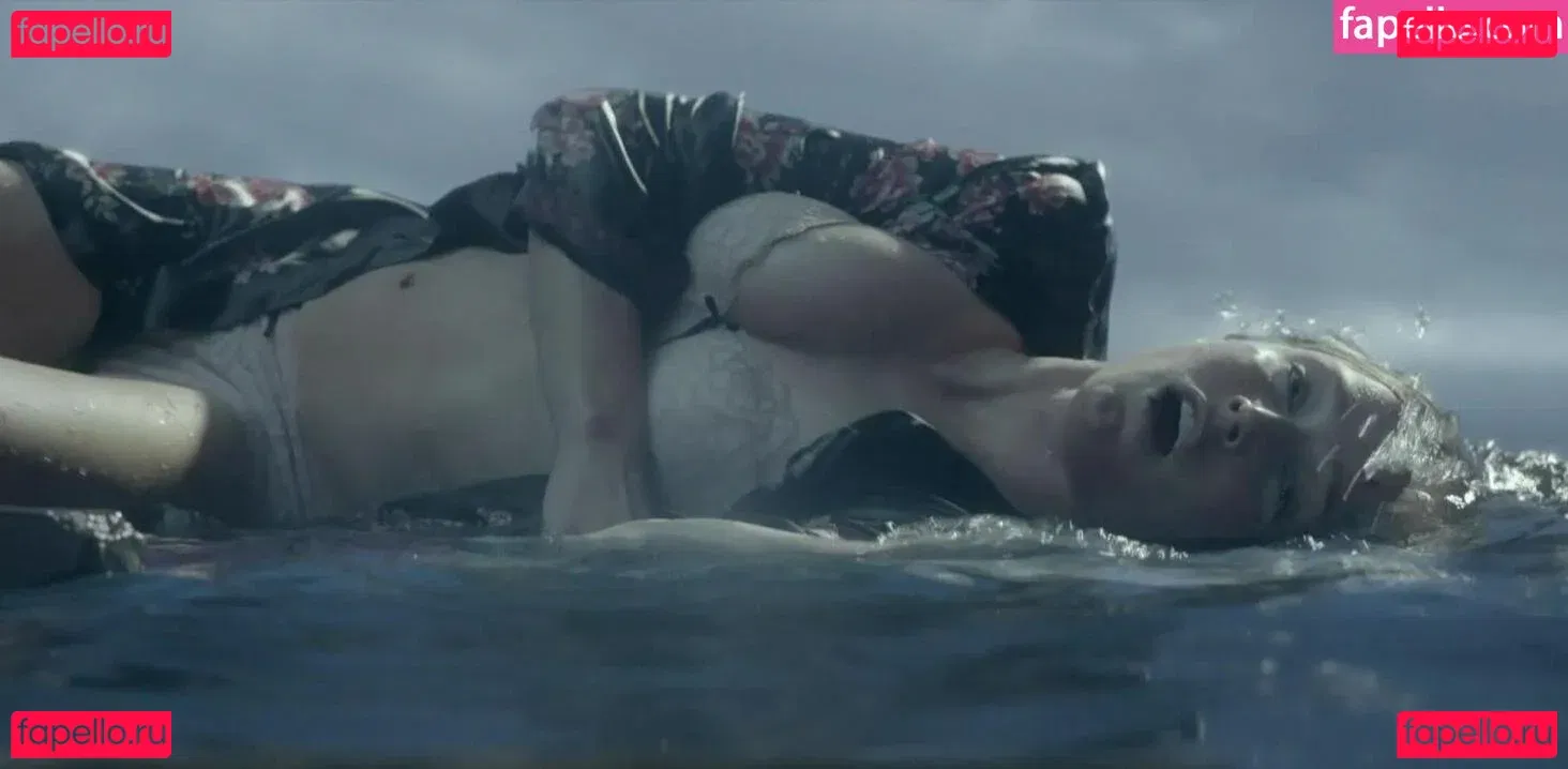 Caity Lotz Onlyfans Photo Gallery 