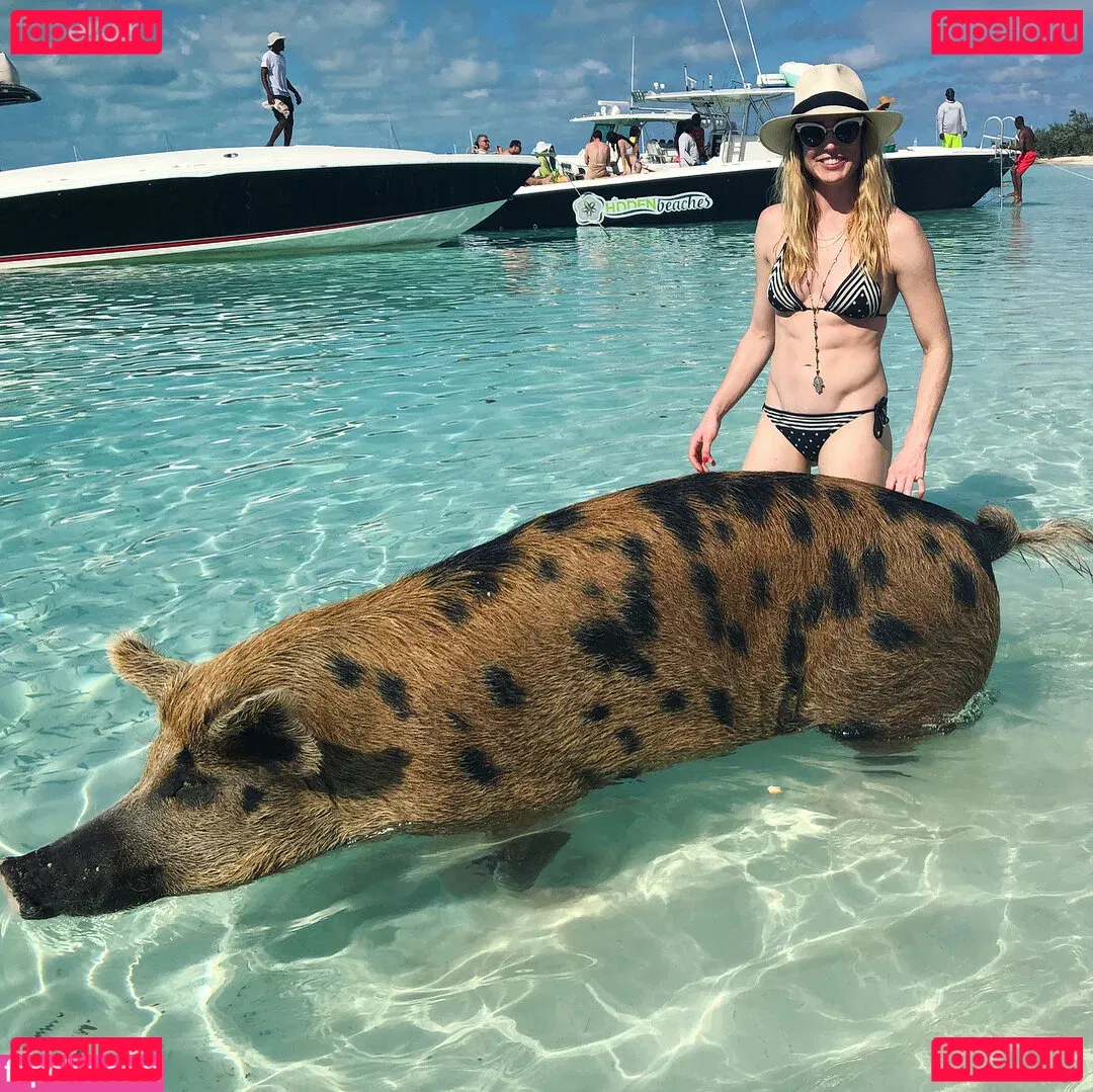 Caity Lotz Onlyfans Photo Gallery 