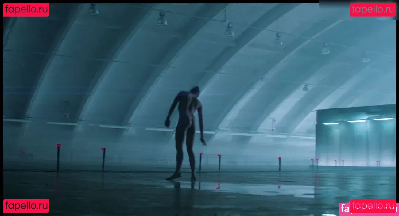 Caity Lotz Onlyfans Photo Gallery 