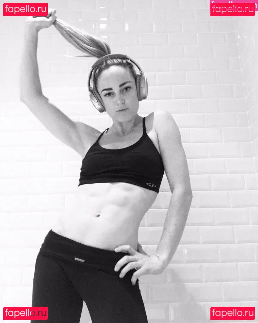 Caity Lotz Onlyfans Photo Gallery 