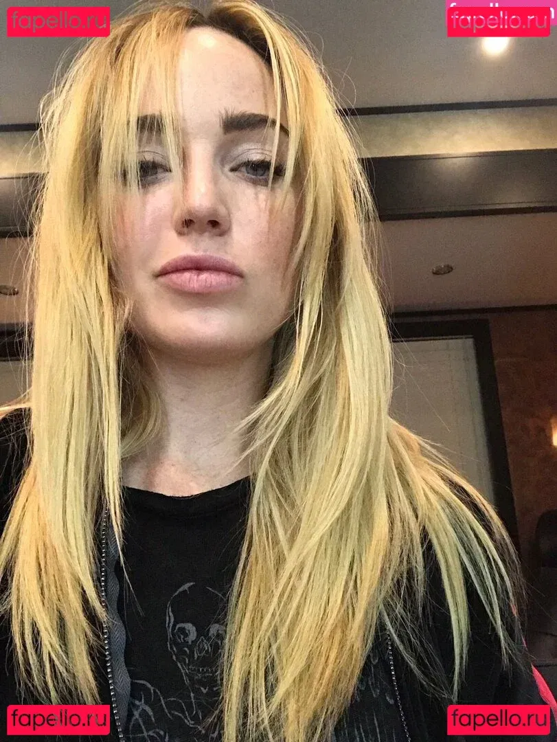 Caity Lotz Onlyfans Photo Gallery 
