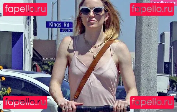 Caity Lotz Onlyfans Photo Gallery 