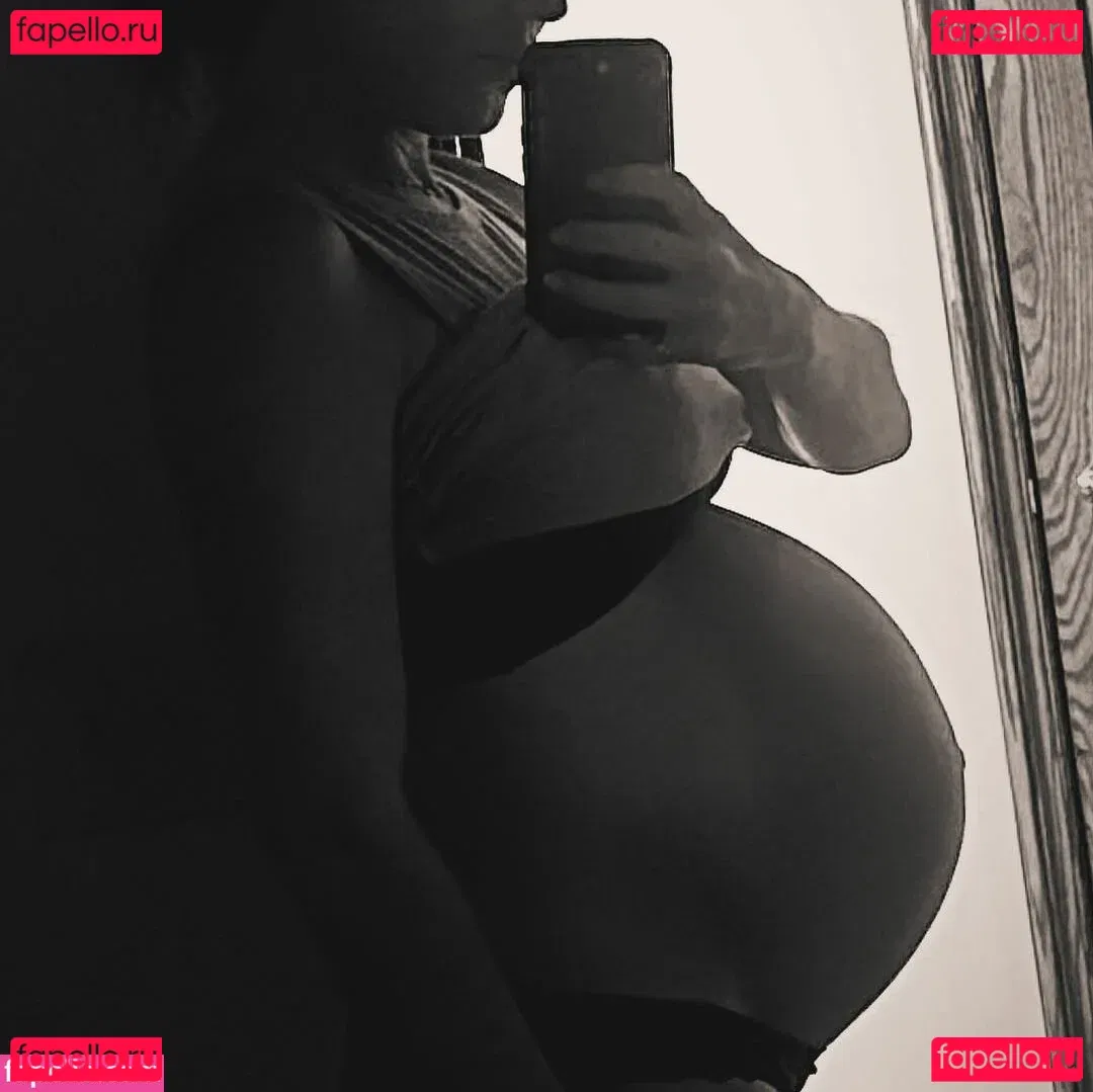 Caity Lotz Onlyfans Photo Gallery 