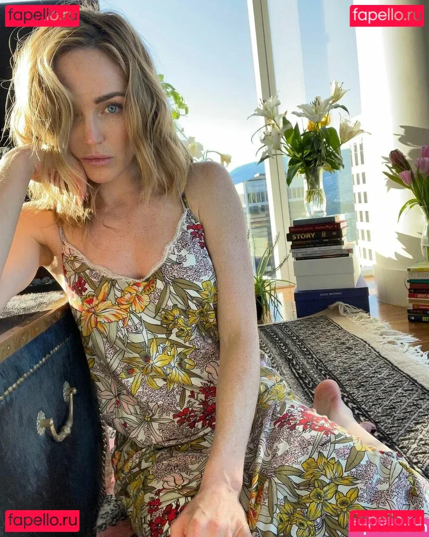 Caity Lotz Onlyfans Photo Gallery 