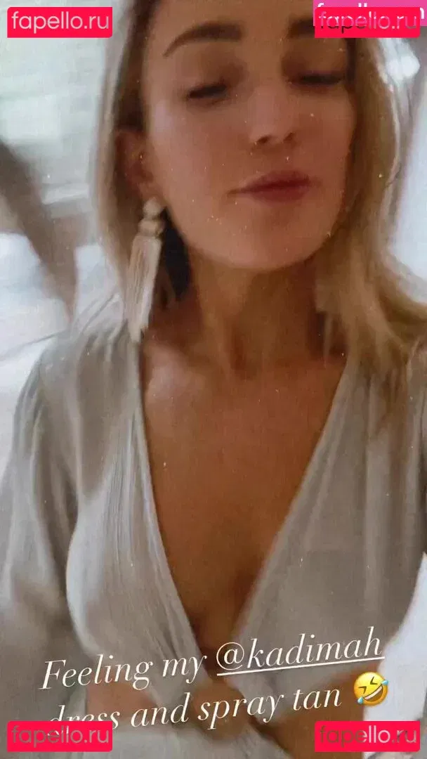 Caity Lotz Onlyfans Photo Gallery 