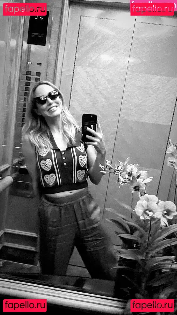 Caity Lotz Onlyfans Photo Gallery 