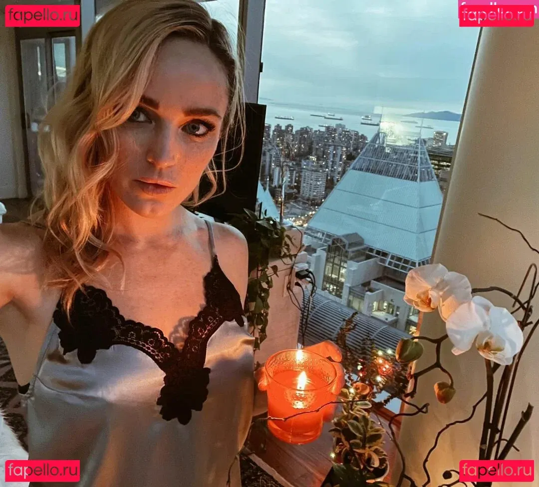 Caity Lotz Onlyfans Photo Gallery 