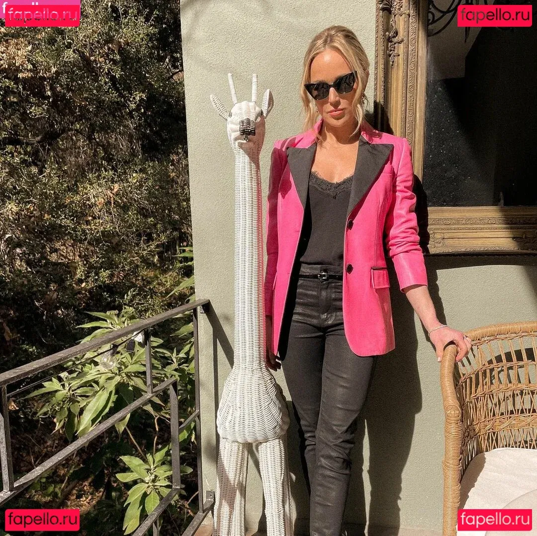 Caity Lotz Onlyfans Photo Gallery 