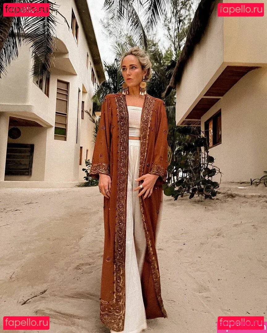 Caity Lotz Onlyfans Photo Gallery 