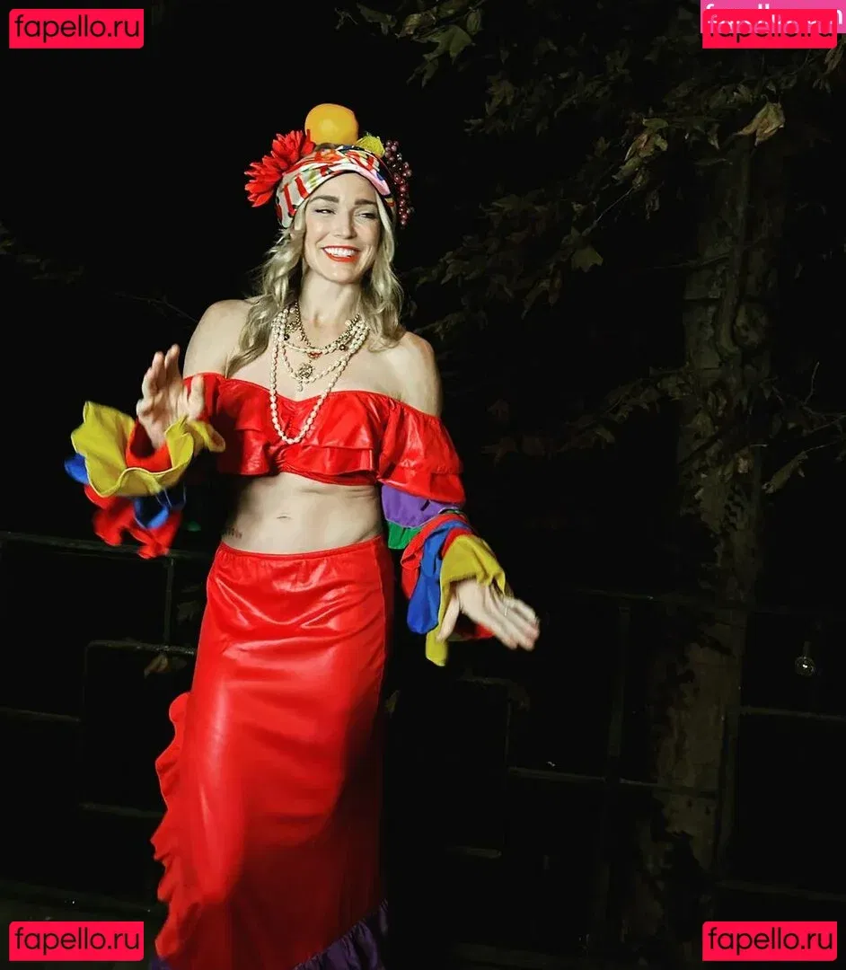 Caity Lotz Onlyfans Photo Gallery 