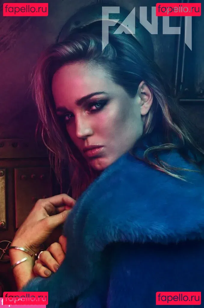 Caity Lotz Onlyfans Photo Gallery 