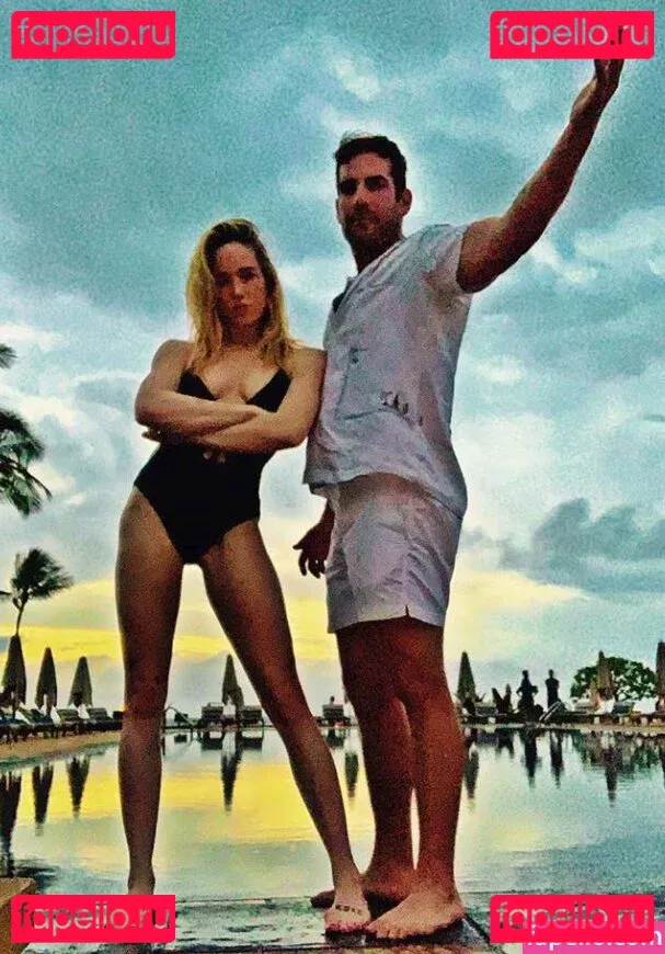 Caity Lotz Onlyfans Photo Gallery 