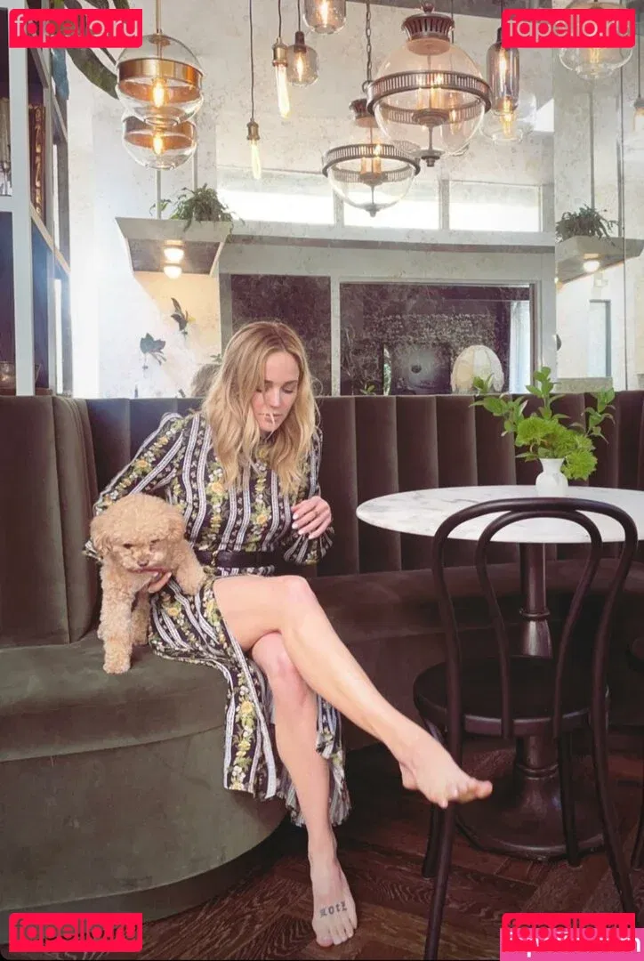 Caity Lotz Onlyfans Photo Gallery 