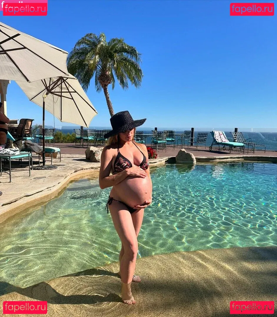 Caity Lotz Onlyfans Photo Gallery 