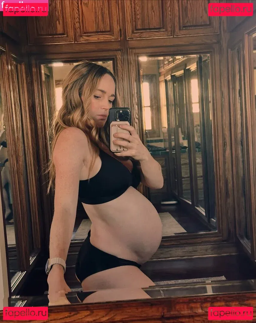 Caity Lotz Onlyfans Photo Gallery 