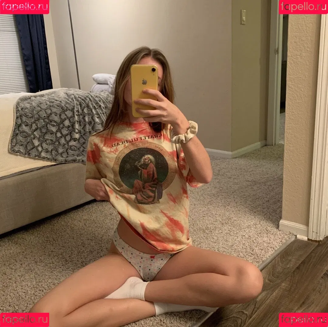 cremedelapeachh Onlyfans Photo Gallery 