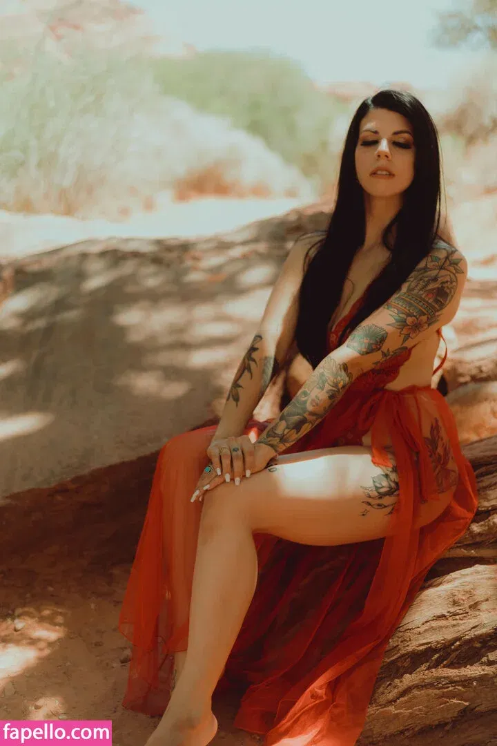 Thatsoraven95 Onlyfans Photo Gallery 