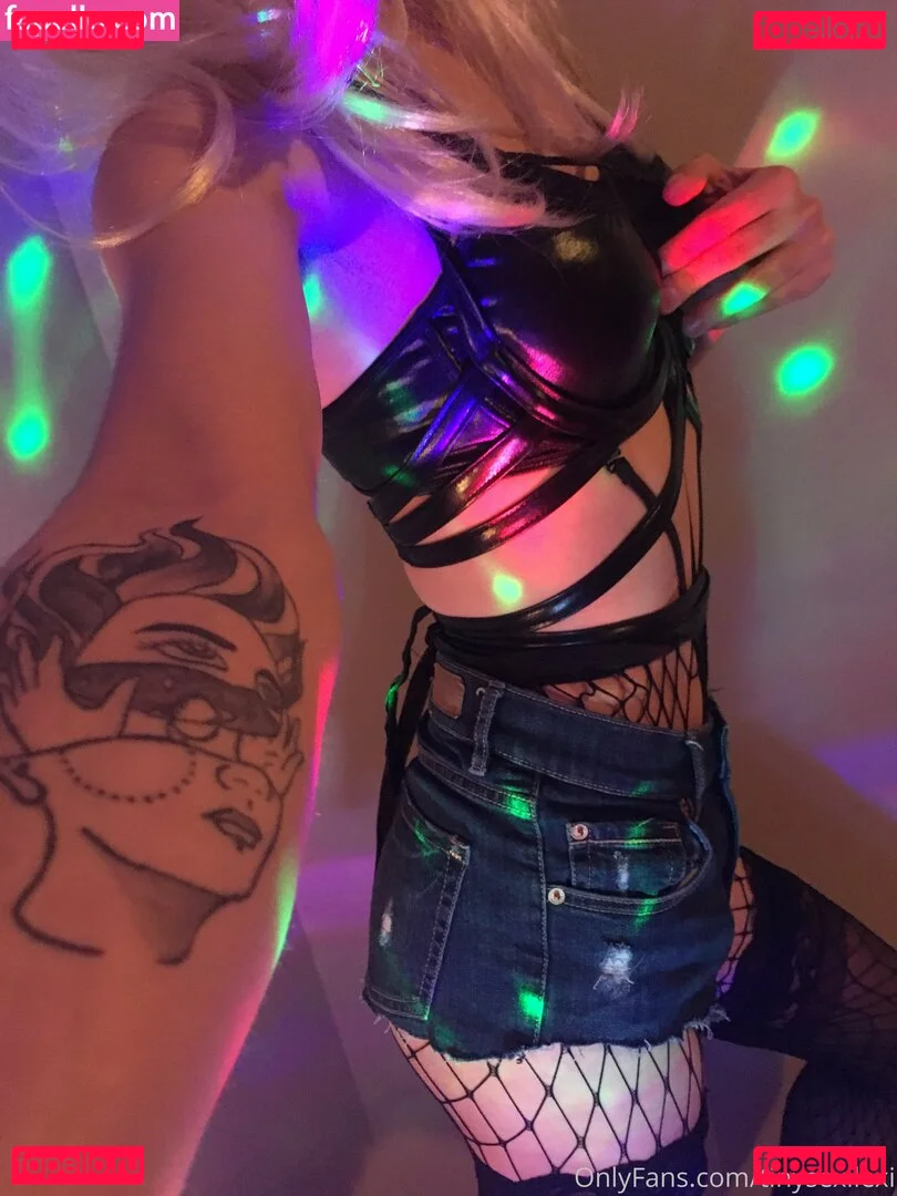 tinysexilexi666 Onlyfans Photo Gallery 