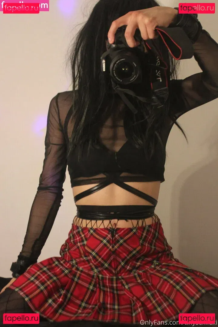 tinysexilexi666 Onlyfans Photo Gallery 