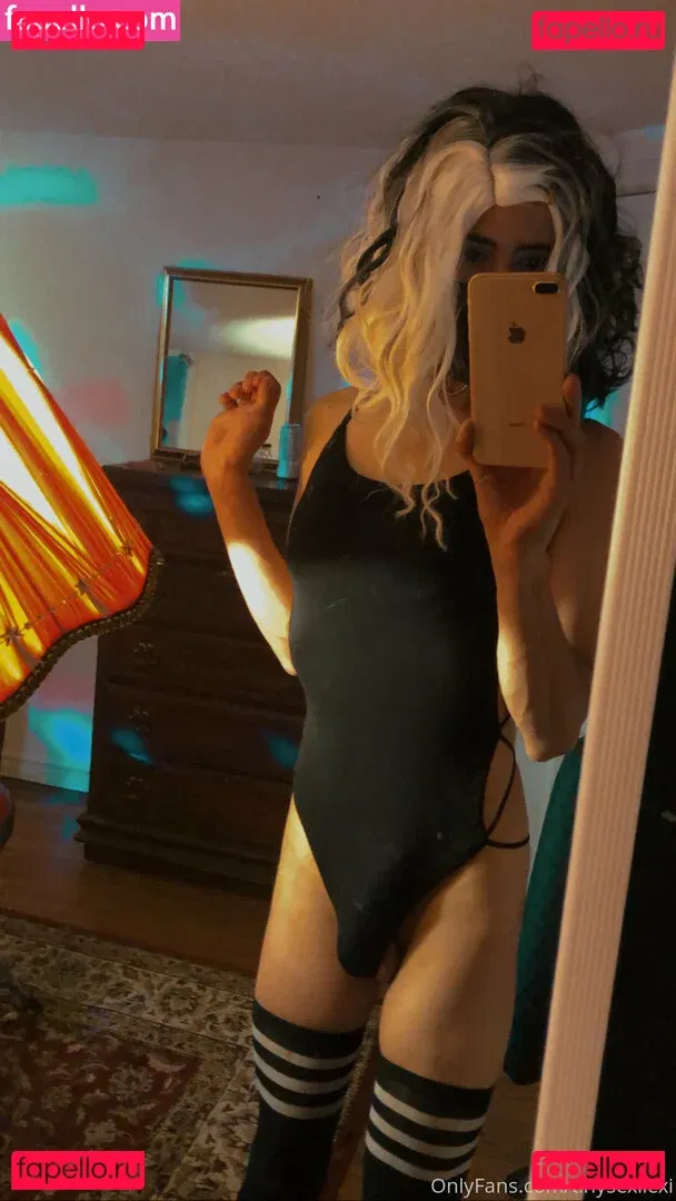 tinysexilexi666 Onlyfans Photo Gallery 