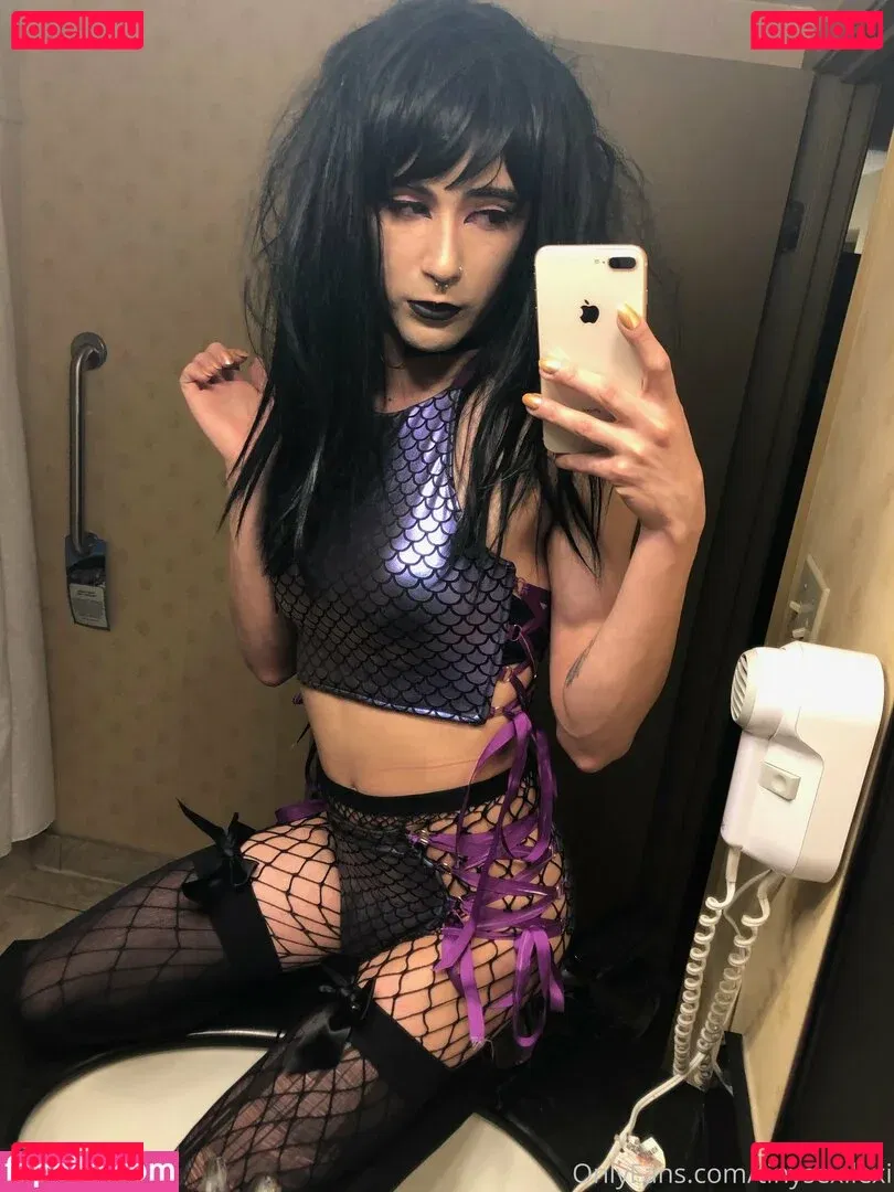 tinysexilexi666 Onlyfans Photo Gallery 