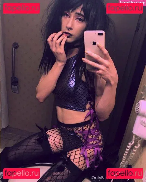 tinysexilexi666 Onlyfans Photo Gallery 