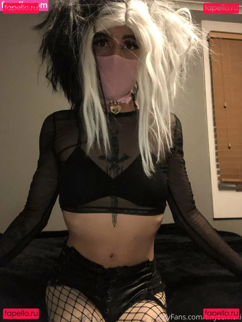 tinysexilexi666 Onlyfans Photo Gallery 
