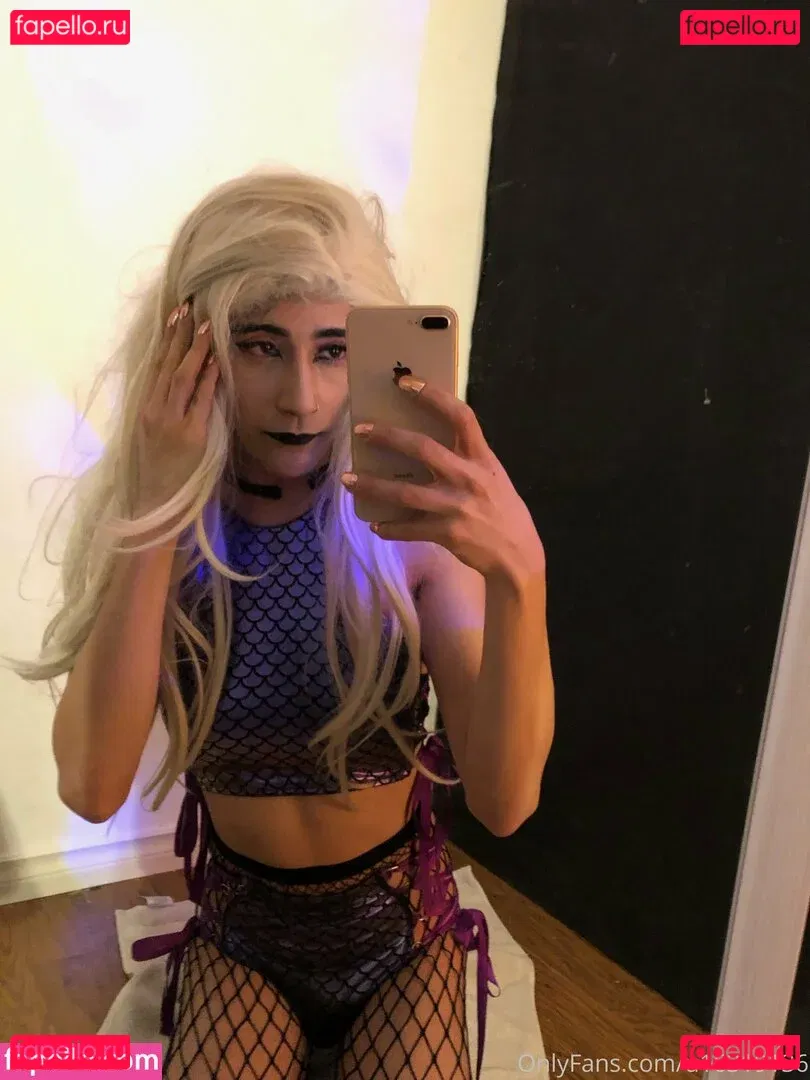 tinysexilexi666 Onlyfans Photo Gallery 