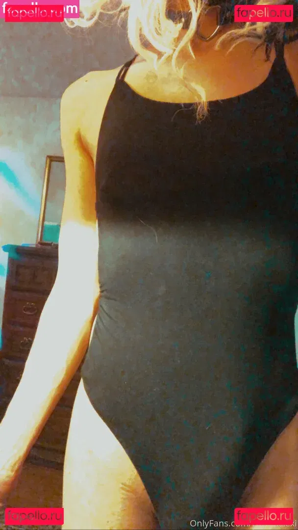 tinysexilexi666 Onlyfans Photo Gallery 