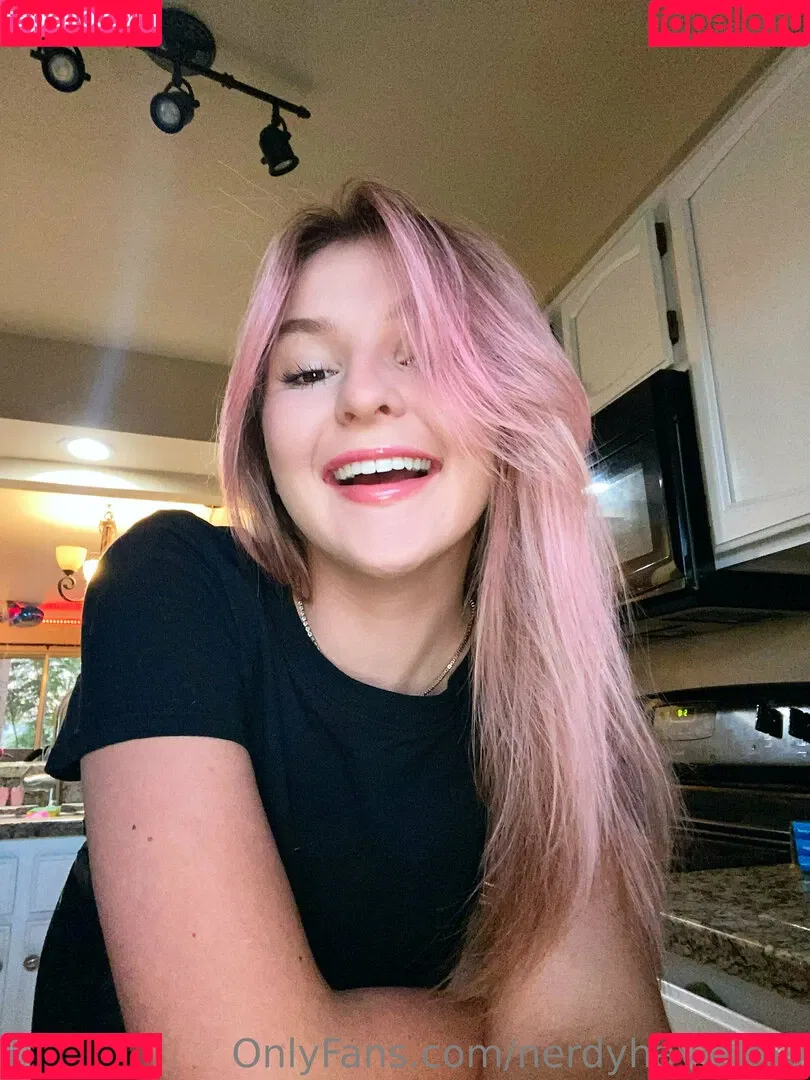 nerdyhayley69 Onlyfans Photo Gallery 