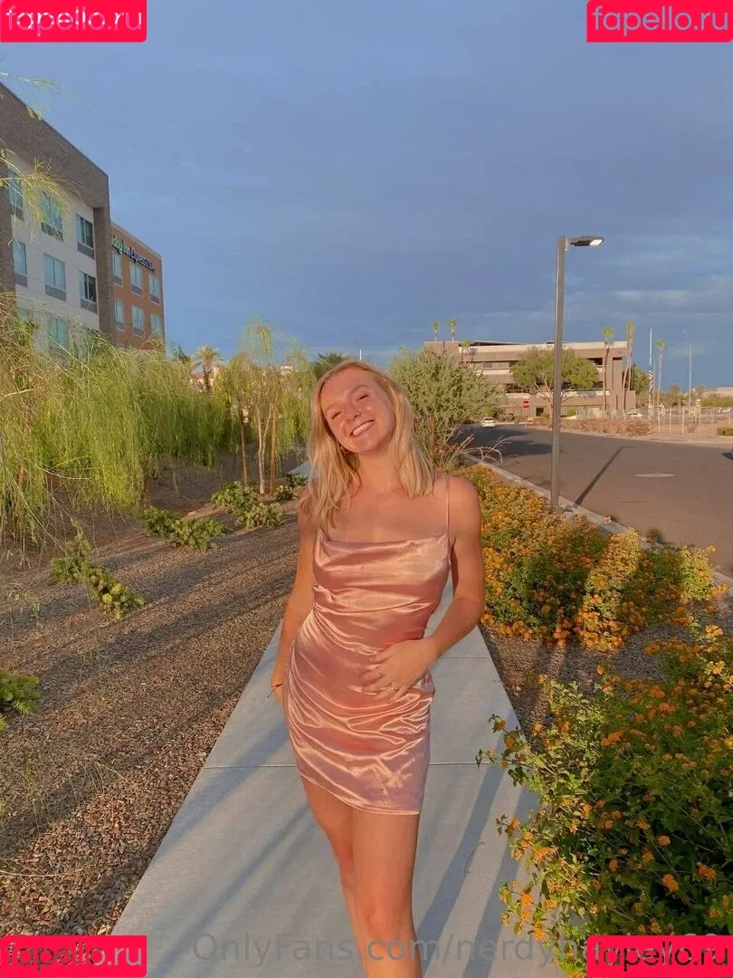 nerdyhayley69 Onlyfans Photo Gallery 