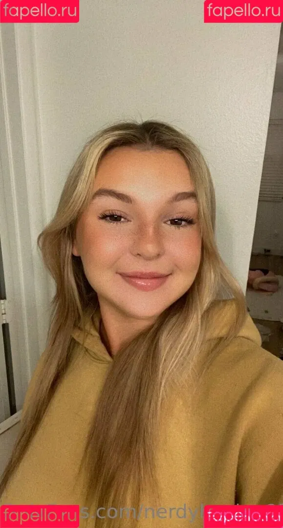 nerdyhayley69 Onlyfans Photo Gallery 