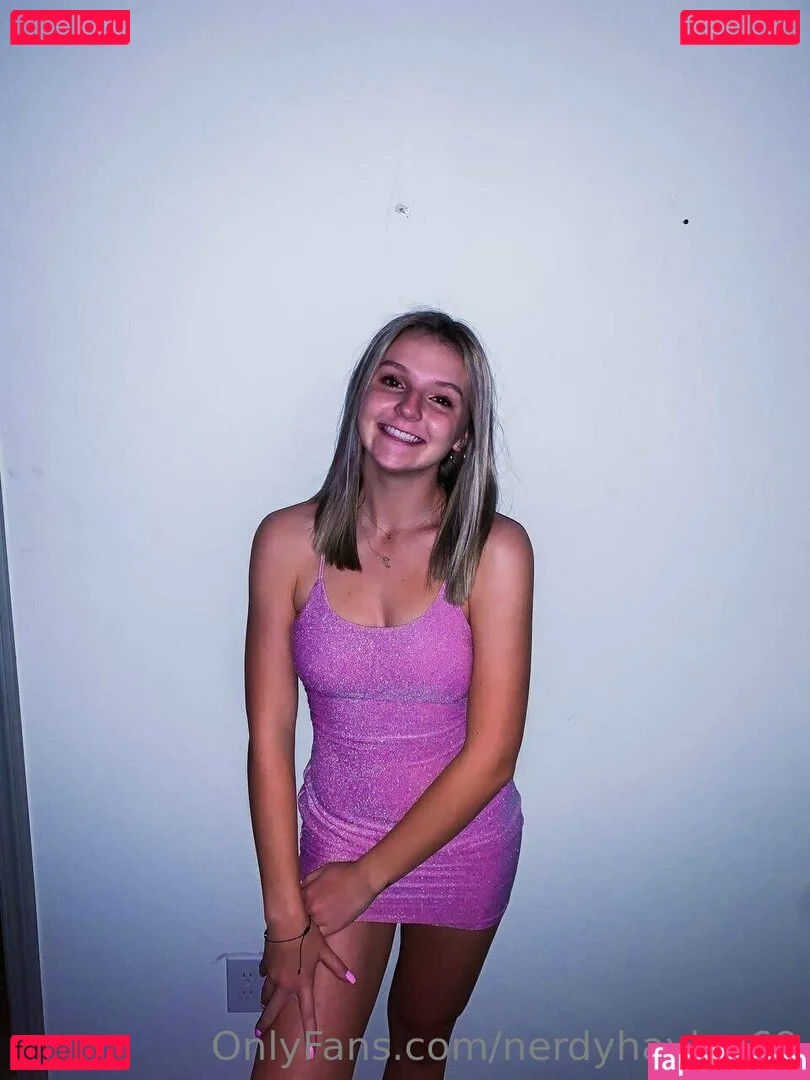 nerdyhayley69 Onlyfans Photo Gallery 