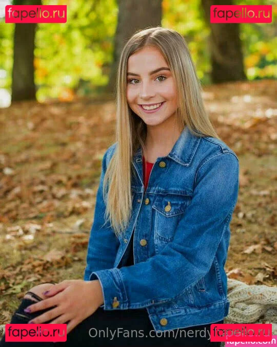 nerdyhayley69 Onlyfans Photo Gallery 