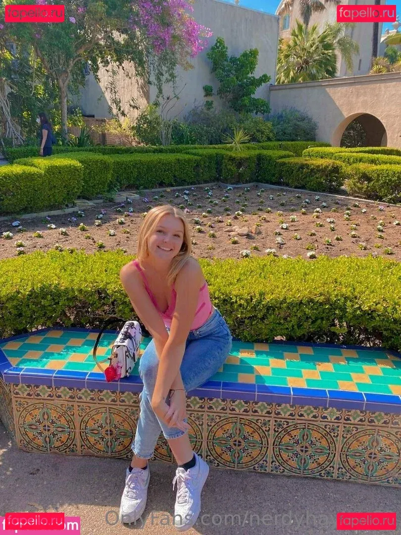 nerdyhayley69 Onlyfans Photo Gallery 