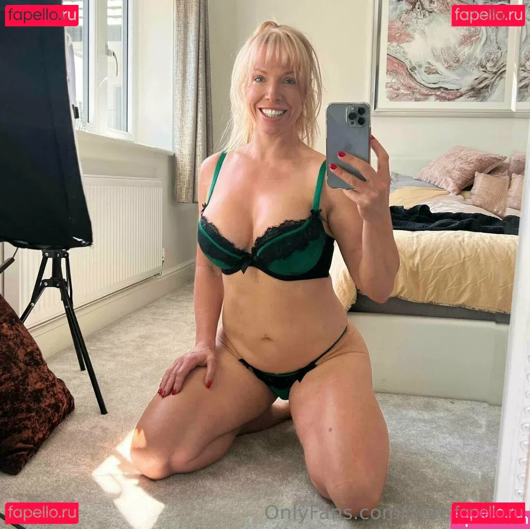 serenabou Onlyfans Photo Gallery 